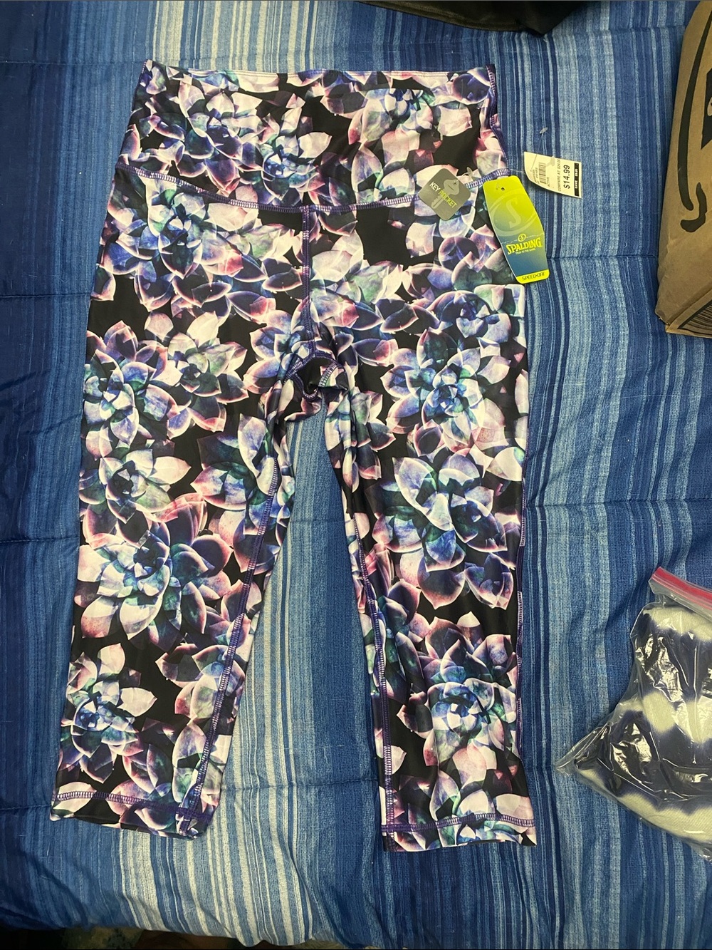 Spalding Black & Purple Floral Capri Leggings women’s medium new with tags